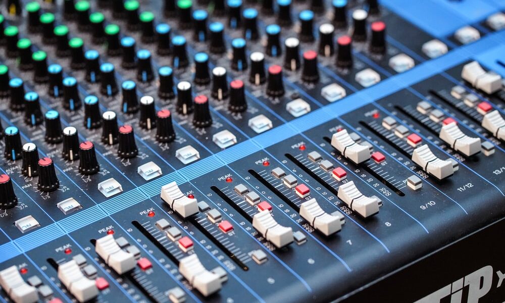Mengenal Audio Mixer Yang Digunakan Pada Sound System